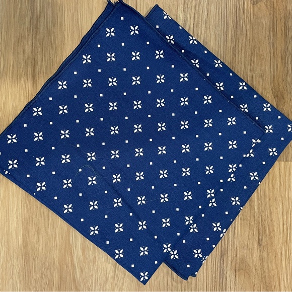 Set of 12 Longaberger Red, Green, and Blue Kitchen Linens Set - Picture 2 of 6